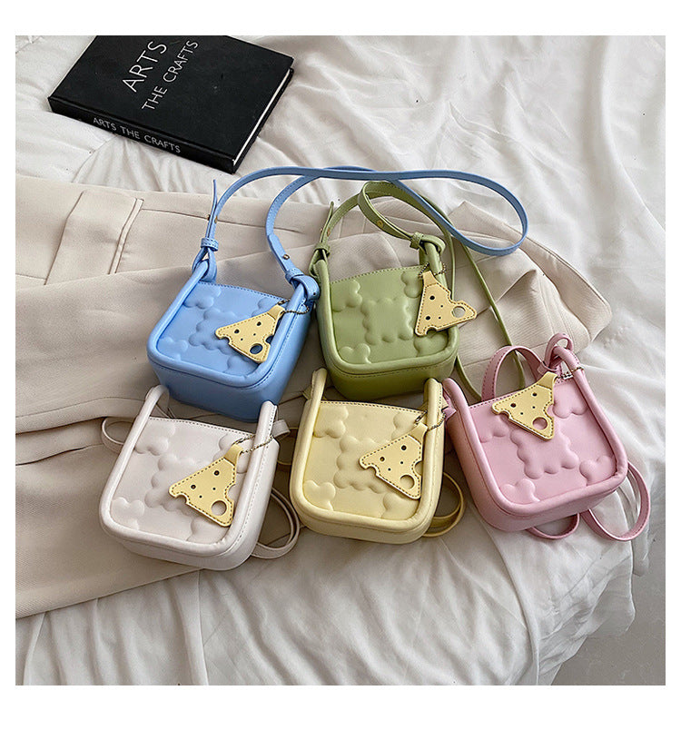 Small Fresh One-Shoulder Messenger Bag New Fashion Spring Mobile Phone Lipstick Bag Trend Line Embossed Messenger Bag