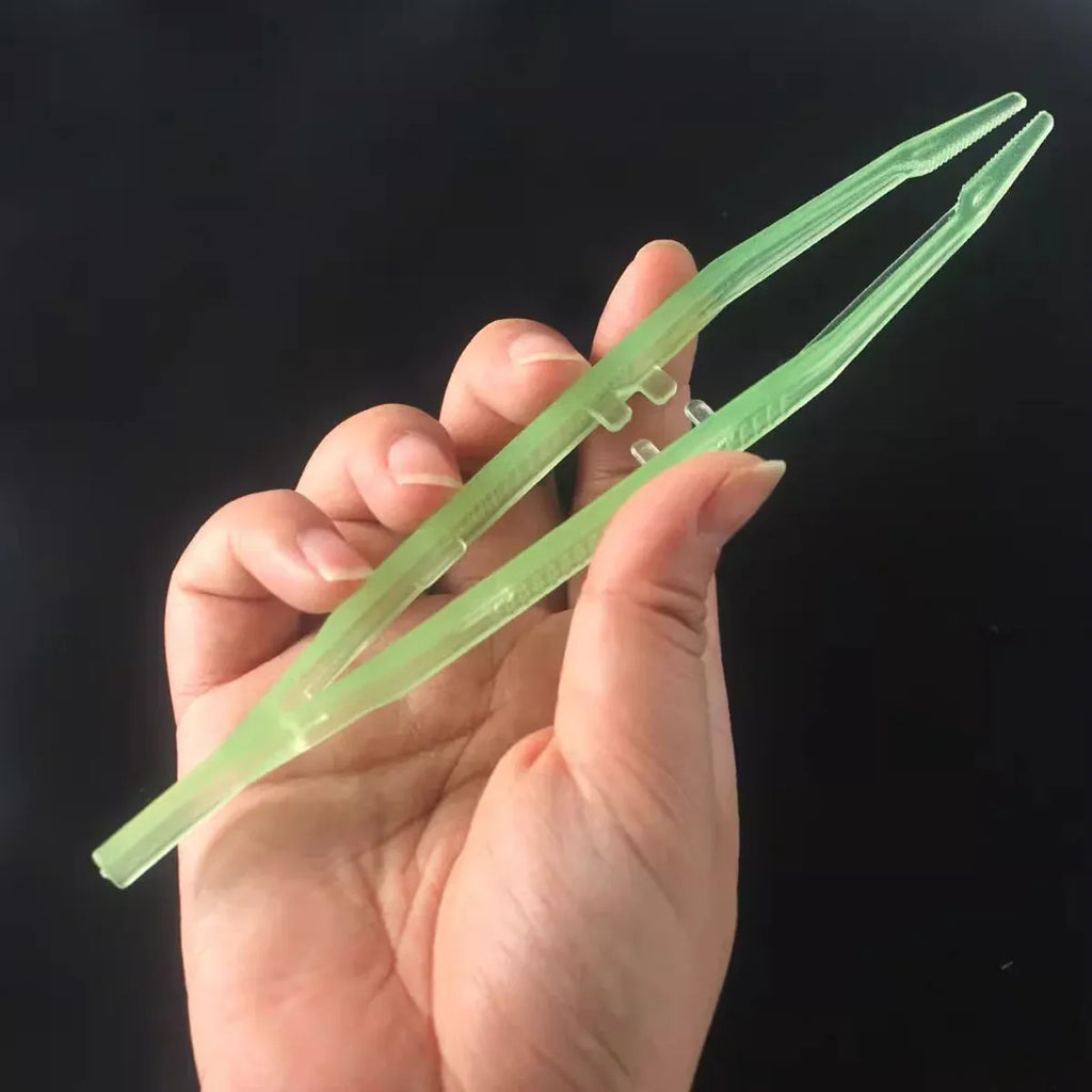18cm Plastic Luminous Tweezer Feeding Tongs Straight for Reptile Feeder White